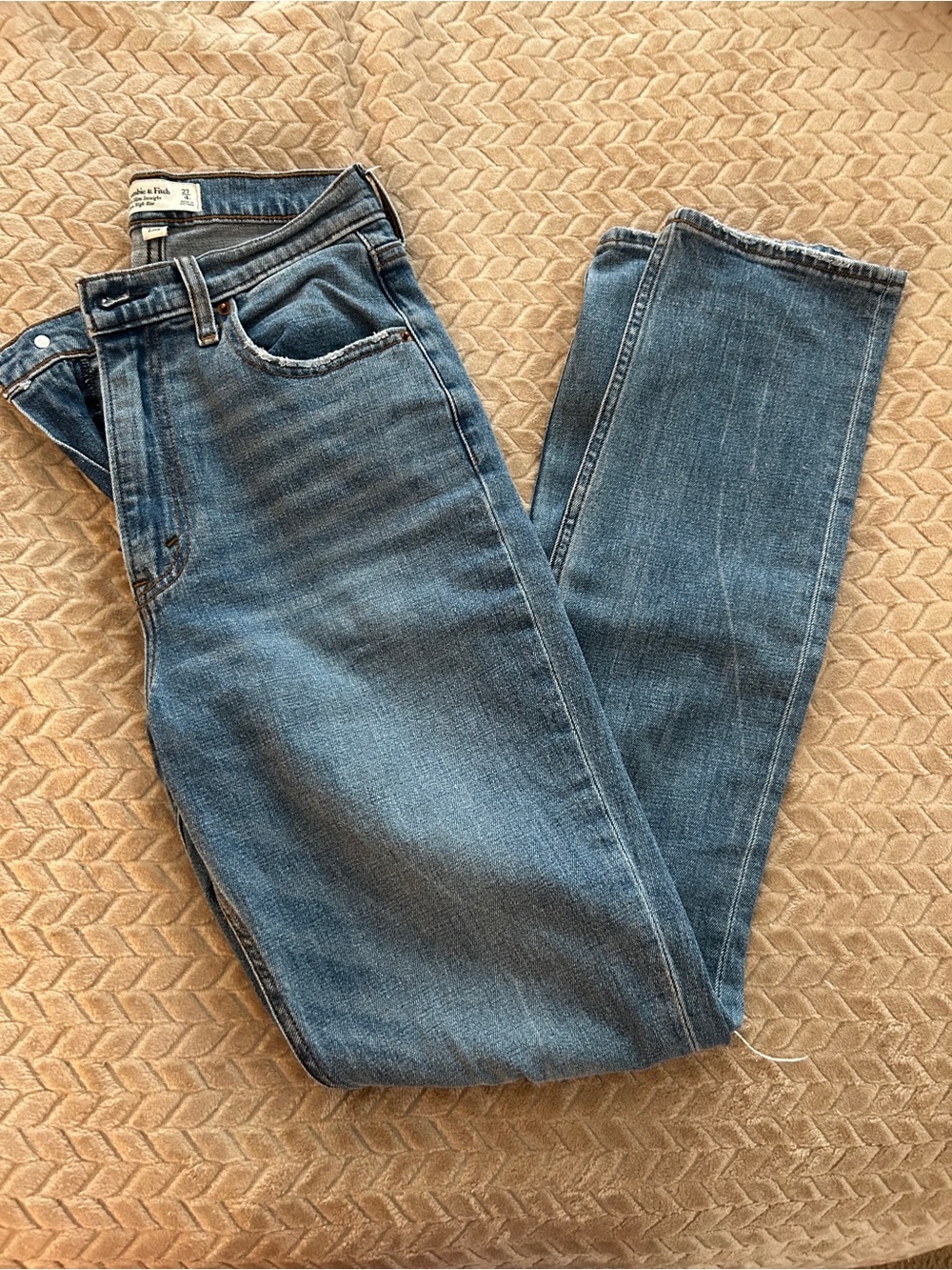 Abercrombie & Fitch High-Rise Straight Leg Denim Jeans. Size 4 LONG - Picture 1 of 6